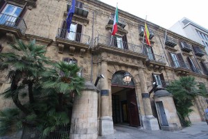 Stop agli aumenti Istat per i 70 deputati della Regione Siciliana