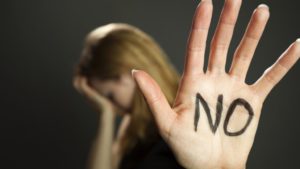 Abusi sessuali sulla figlia 13enne e sulla moglie: arrestato un catanese