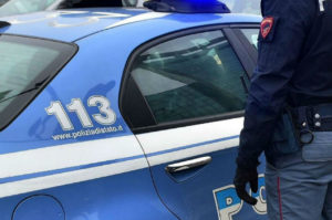Aggrediva e rapinava passanti nel centro di Catania: arrestato