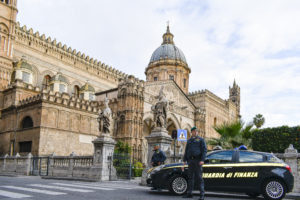 Vendeva panini nonostante il divieto