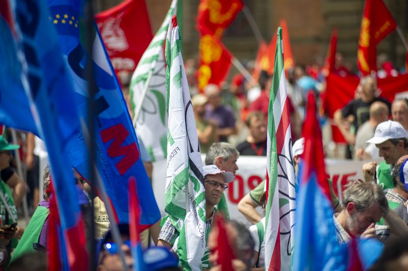 Sciopero generale, chiusura del traffico veicolare della via Libertà a Palermo