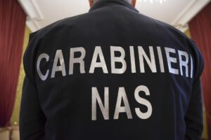 Riconfezionavano prodotti scaduti, maxi operazione del Nas a Catania