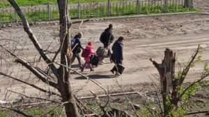 Ucraina, conflitto prosegue ma è ripresa l’evacuazione da Azovstal