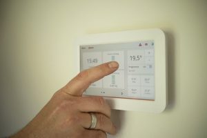 Controlli termostati in abitazioni private: forze dell’ordine chiedono chiarimenti