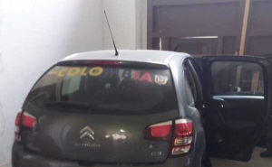 Auto contro portone a Palermo: donna alla guida ha avuto malore