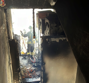 Incendio in una palazzina a Catania: messe in sicurezza 15 famiglie