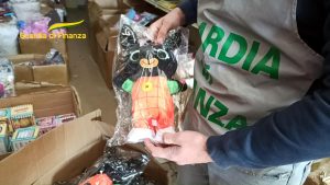 Catania, sequestrati oltre 100mila giocattoli contraffatti a un commerciante cinese