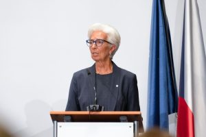 Lagarde “Probabile rialzo tassi di 50 punti, risoluti su inflazione”