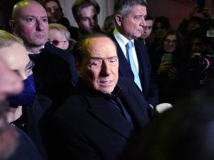 Berlusconi dimesso dall’Ospedale San Raffaele