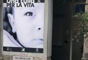 Milano, neonato lasciato con una lettera in ospedale dalla madre