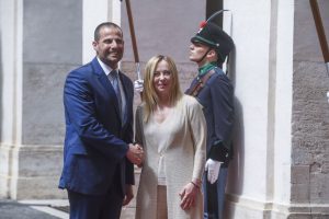 Migranti, Meloni incontra premier Malta “Ue difenda confini esterni”