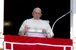 Il Papa ricorda le bombe su Roma “Basta il flagello della guerra”