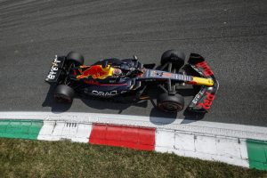 Verstappen vince a Monza 10a di fila, sul podio Perez e Sainz