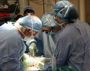 Muore colpito da aneurisma mentre è in vacanza in Sicilia, la moglie dona gli organi