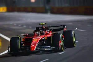 Sainz in pole position nel Gp di Singapore