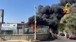 Palermo in fiamme, roghi in circonvallazione: tre canadair in azione in provincia
