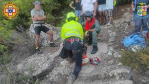 Marettimo, turista scivola e si frattura una gamba: recuperata in elicottero