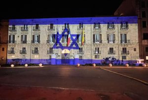 Solidarietà, la bandiera di Israele proiettata sulla facciata di Palazzo d’Orléans