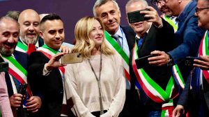Giorgia Meloni acclamata da colleghi politici locali - foto ANSA - SiciliaNews24.it