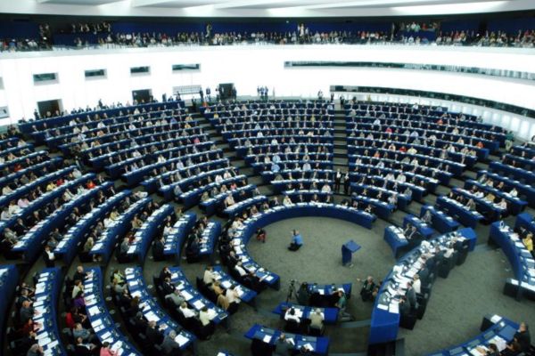 Europee, seggi aperti. Italiani al voto per eleggere 76 parlamentari
