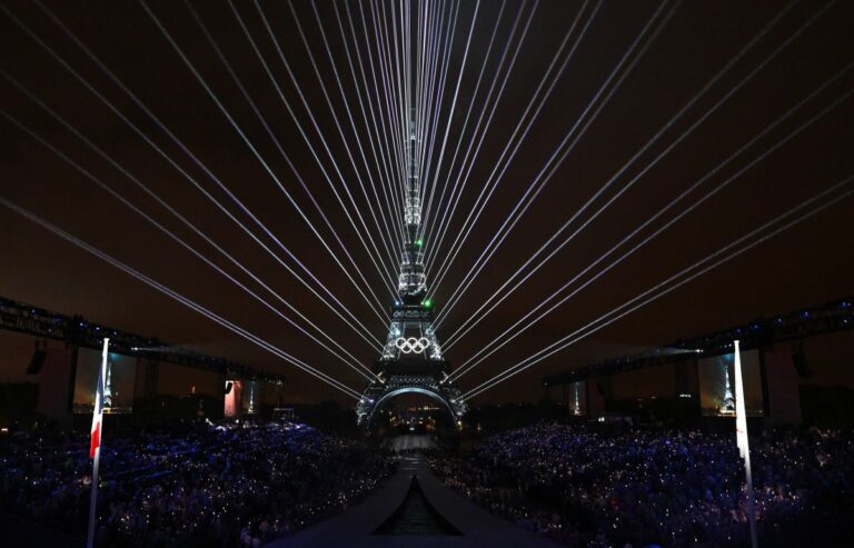 Al via le Olimpiadi di Parigi, cerimonia sulla Senna