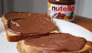 Nutella da spalmare sul pane caldo per colazione in famiglia - foto Wikimedia Commons - SiciliaNews24.it