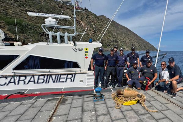 Recuperata un’anfora a rischio furto nei fondali di Filicudi