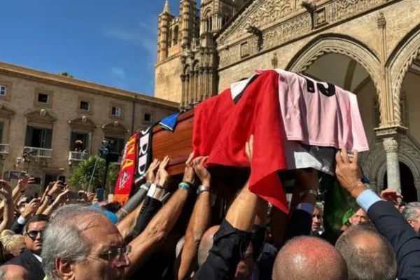 Funerali di Totò Schillaci, amici, tifosi e gente comune