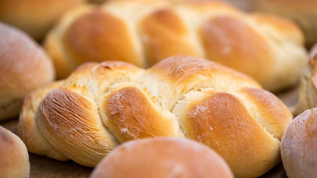 Pane nei supermercati: come raggirano ogni giorno i clienti | Chi lo produce davvero