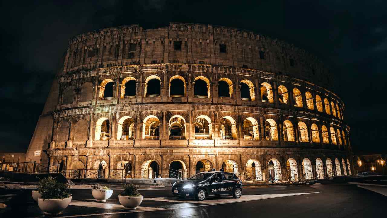 Vietato tutto la domenica: rischi la denuncia immediata | I carabinieri sopraggiungono velocemente