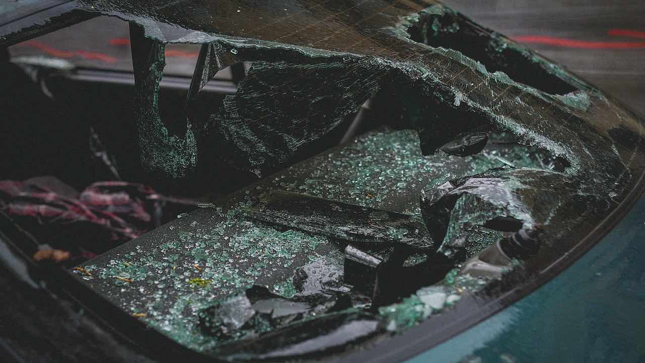 Incidente Auto: con questo addosso ho rischiato la vita | Non fare questo banale errore