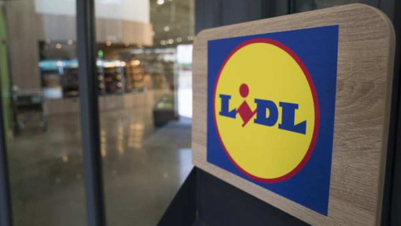 LIDL batte anche sé stessa: prima era a 119€ ora è in offerta a 99€ | Clienti fuori le porte dalle 6.00 del matitno