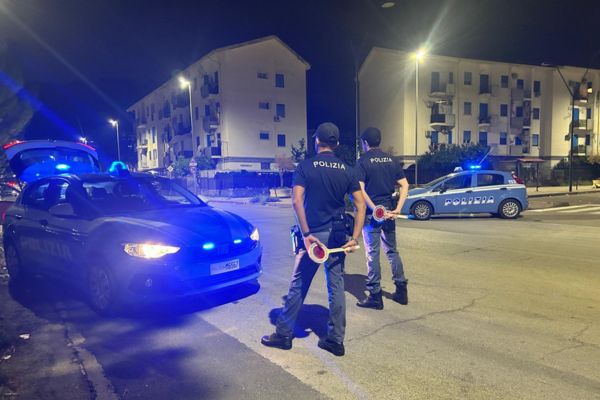 Controlli antidroga nel quartiere Zisa a Palermo, un arresto