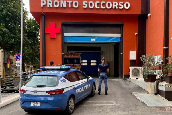 Uomo va in escandescenze al pronto soccorso del Policlinico, arrestato