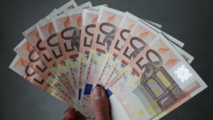 1000 euro in meno - fonte_Canva - sicilianews24.it