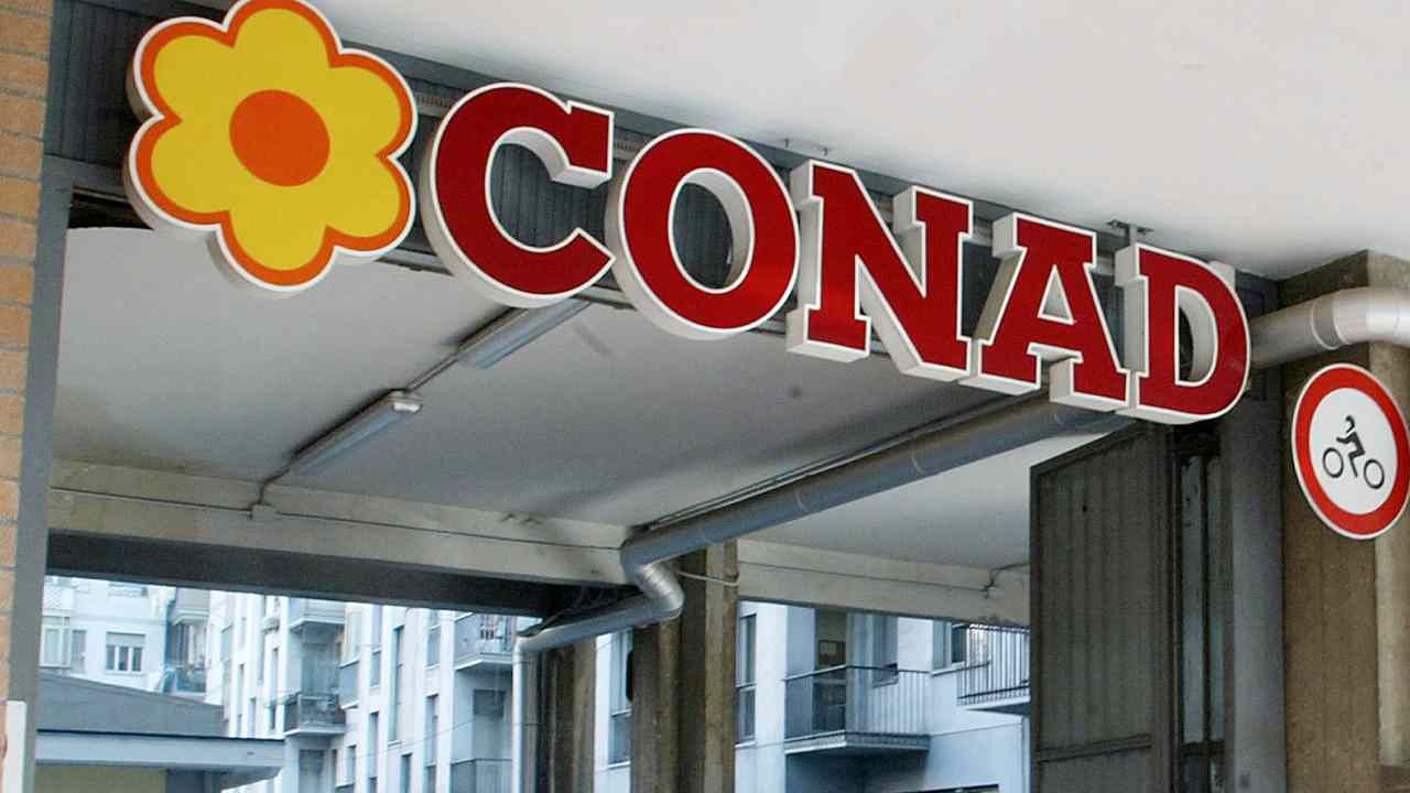 Conad, se hai comprato questo prodotto restituiscilo subito: è tossico | Gli store presi già d’assalto dai consumatori