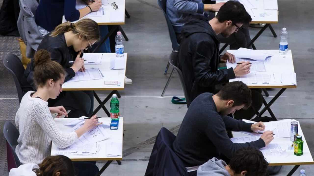 Concorso pubblico, se hai un diploma e la passione per l’informatica il posto è tuo: lo stipendio è da urlo