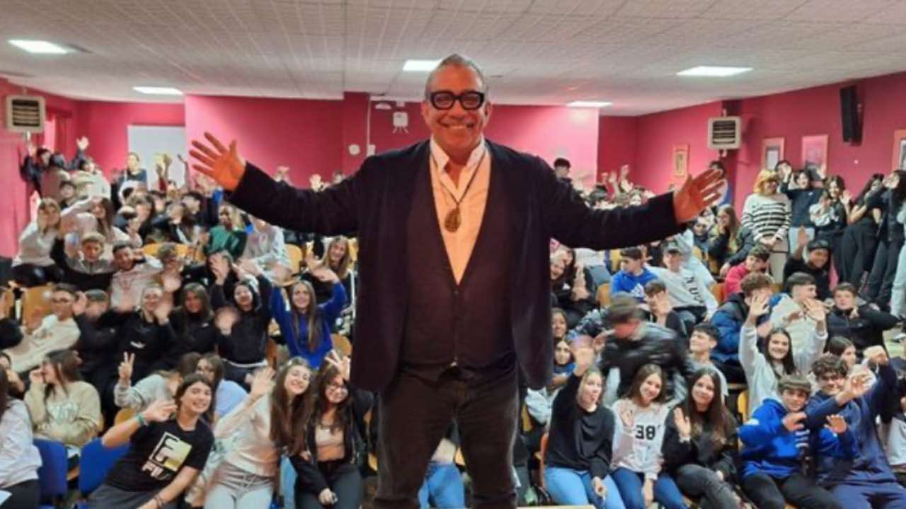 Rai, tutti ridono e la tragedia si consuma dietro le quinte: “La diagnosi di Mariotto…” | Neanche i familiari lo sanno