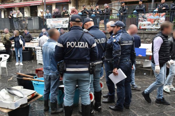 Gravi irregolarità alla pescheria di Catania: sequestarti 600 Kg di pesce