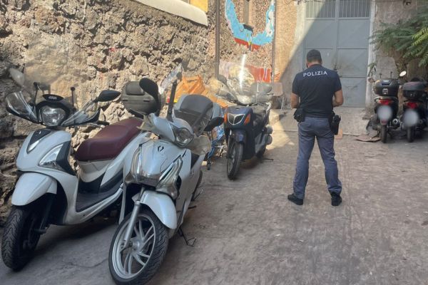 Scoperto un deposito di scooter rubati, riconsegnati ai proprietari