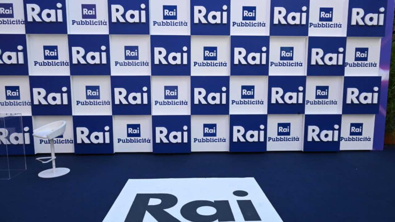 Rai, il conduttore più amato messo alla porta: doveva condurre Sanremo ma è stato sbattuto fuori senza pietà