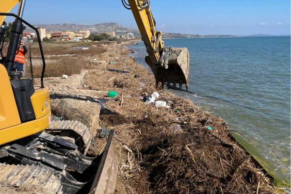 Maltempo, avviati i lavori alla foce del fiume Salso a Licata