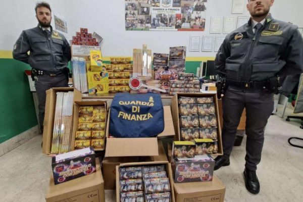 Sequestrati 18 quintali di giochi d’artificio a Palermo, un arrestao e 14 denunciati