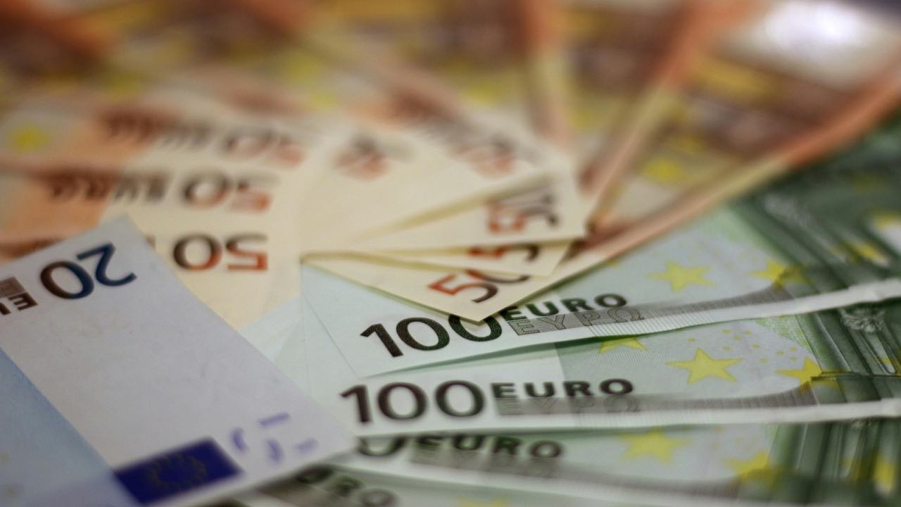 Dai subito 9mila euro a questa banca e te ne restituisce almeno 10mila: non è un regalo, è un metodo collaudato dai banchieri per farti guadagnare