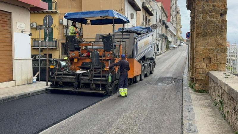 Agrigento, asfaltati anche tombini e rubinetti: quartiere salta il turno dell’acqua