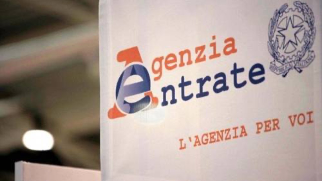 AGENZIA DELLE ENTRATE, tu le mostri questo pezzo di carta e lei non può farti più nulla: anche se hai debiti è bloccata