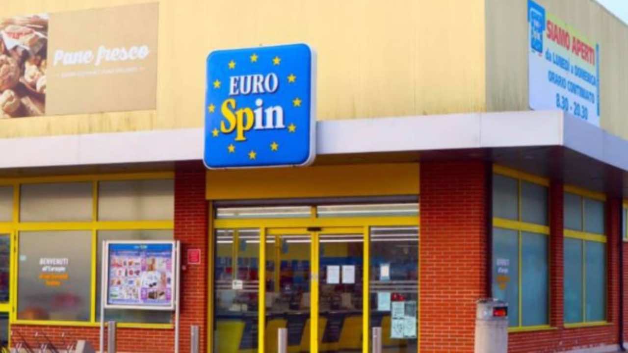 EUROSPIN diventa un ‘brand di moda’, con 8,99 svolti il tuo guardaroba: neanche Zara è riuscita ad arrivare così in alto