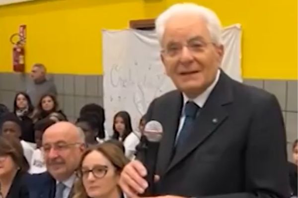 Mattarella visita la scuola De Amicis-Da Vinci di Palermo dove due bimbi erano stati insultati