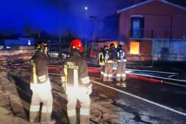 Esplosione per una fuga di gas a Catania, bilancio di 14 feriti