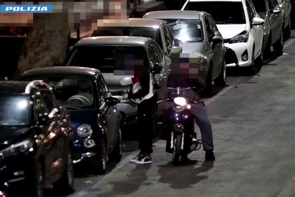 Furti d’auto ed estorsioni con cavallo di ritorno, 8 arresti a Catania